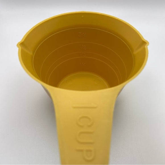 Vintage Foley Plastic Yellow Harvest Gold 4 Piece Measuring Cups - Picture 4 of 4